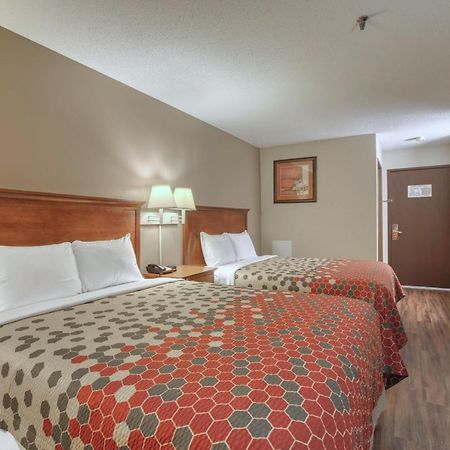 Econo Lodge Lake Mills Exterior photo