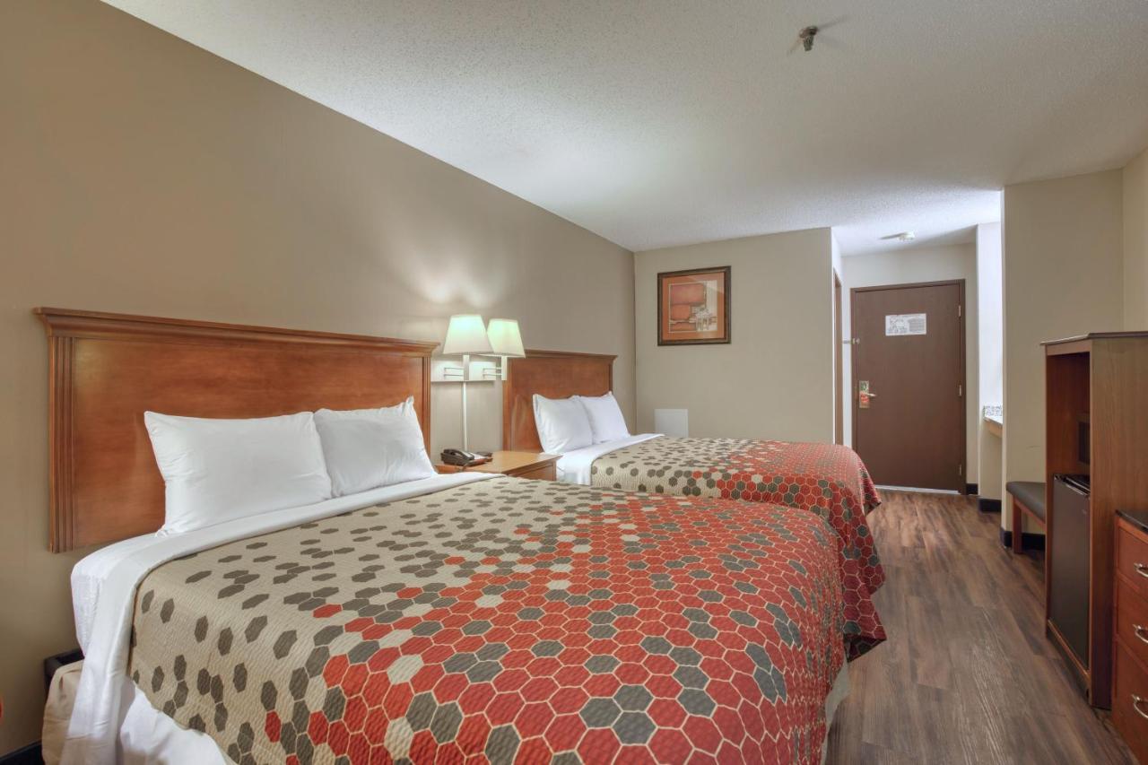 Econo Lodge Lake Mills Exterior photo